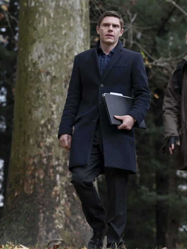 Detective Colin Zabel Tv Series Mare of Easttown Evan Peters Coat