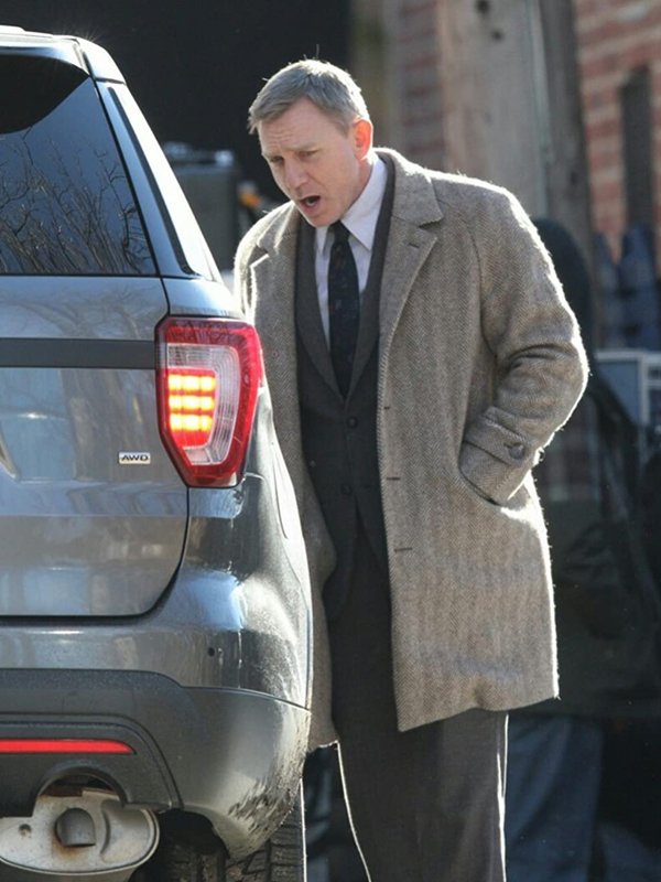 Knives Out Daniel Craig Coat