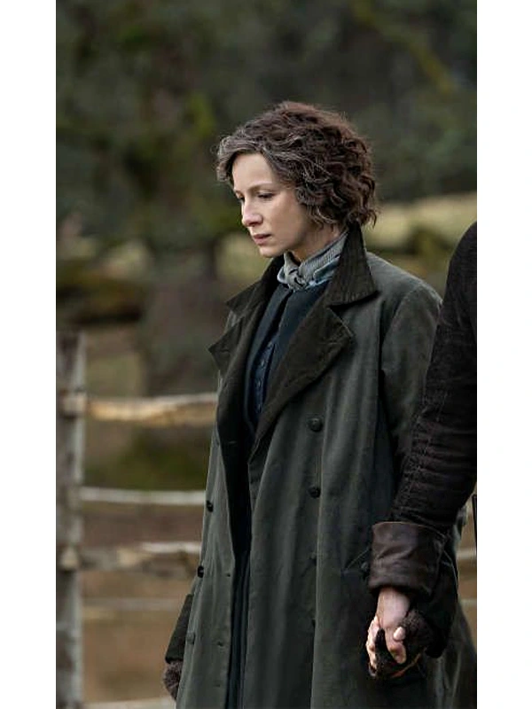 Caitríona Balfe Outlander S07 Green Coat