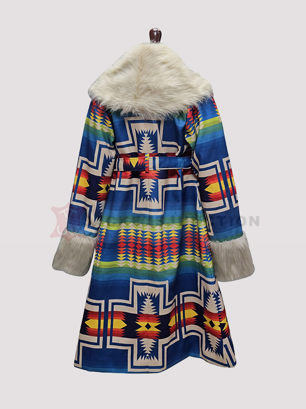 lainey wilson nye coat