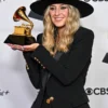 Grammy Awards 2024 Lainey Wilson Black Blazer