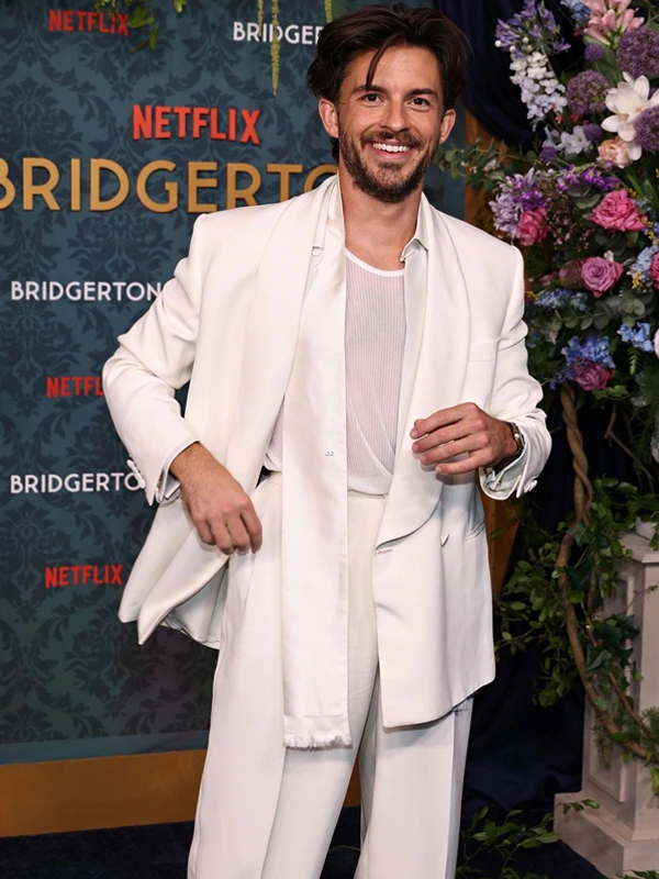 Jonathan Bailey Bridgerton Premiere White Suit