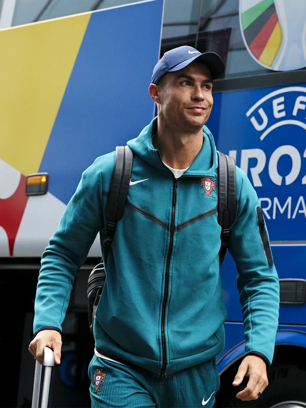 Cr7 jacket nike shops