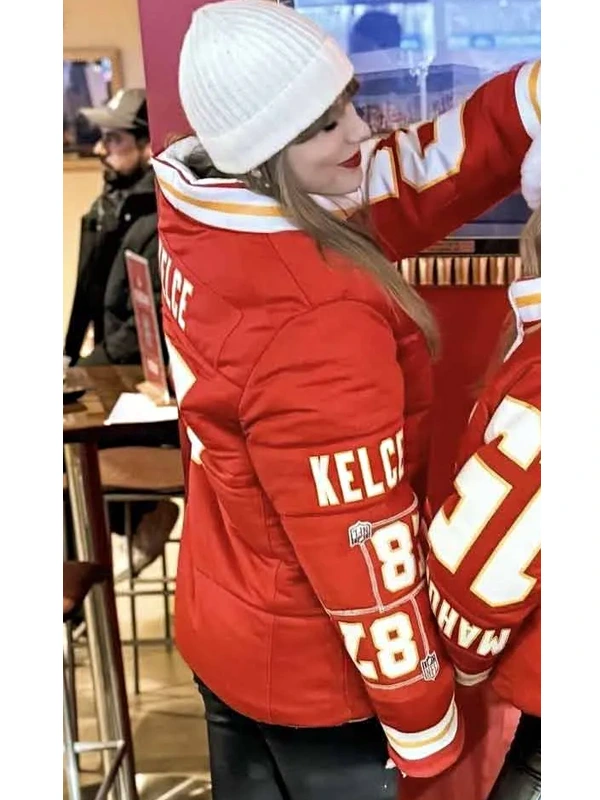 taylor swift travis kelce red puffer jacket